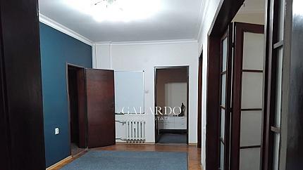 Четиристаен апартамент на отлична локация