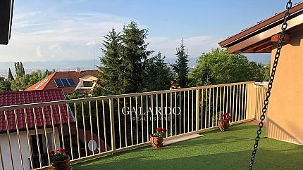 Просторна къща с осем спални в кв. Драгалевци