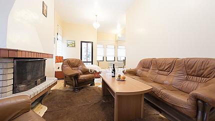 Просторна къща с осем спални в кв. Драгалевци