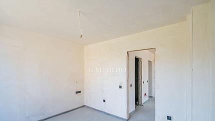 Тристаен апартамент за продажба във в.з.Американски колеж