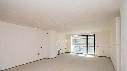 Тристаен апартамент за продажба във в.з.Американски колеж