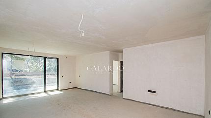 Тристаен апартамент за продажба във в.з.Американски колеж