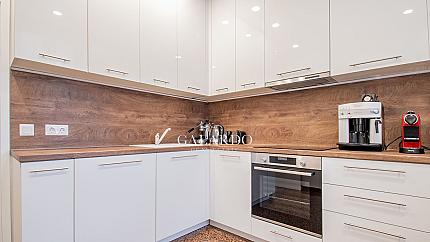 Тристаен апартамент на пл. Народно събрание