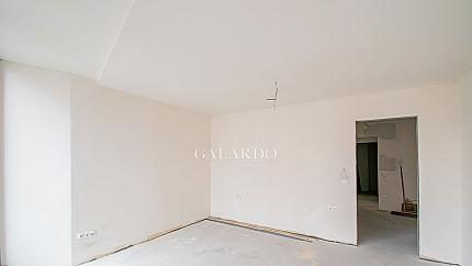 Two-level apartment in a new boutique building, Manastirski Livadi district - east