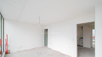 Two-level apartment in a new boutique building, Manastirski Livadi district - east