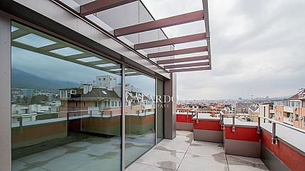 Two-level apartment in a new boutique building, Manastirski Livadi district - east