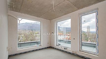 Panoramic three-bedroom apartment in Krastova Vada district