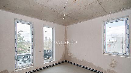 Panoramic three-bedroom apartment in Krastova Vada district