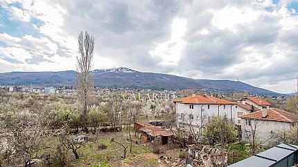 Panoramic three-bedroom apartment in Krastova Vada district