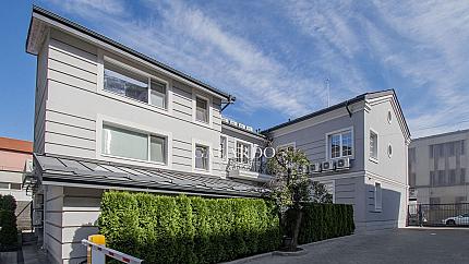 Представителна реновирана офис сграда до Метростанция Сердика