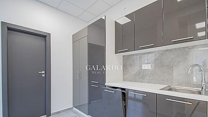 Представителна реновирана офис сграда до Метростанция Сердика