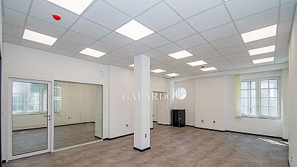 Представителна реновирана офис сграда до Метростанция Сердика