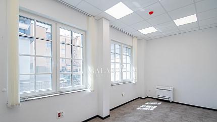 Представителна реновирана офис сграда до Метростанция Сердика