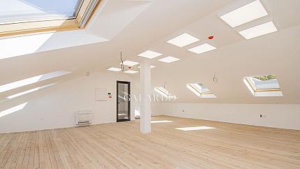 Представителна реновирана офис сграда до Метростанция Сердика