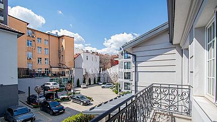 Представителна реновирана офис сграда до Метростанция Сердика