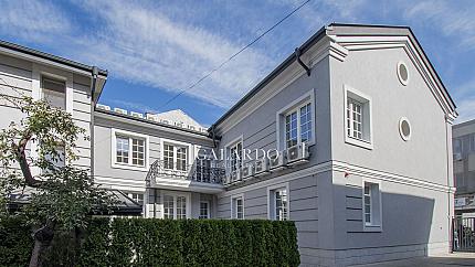 Представителна реновирана офис сграда до Метростанция Сердика