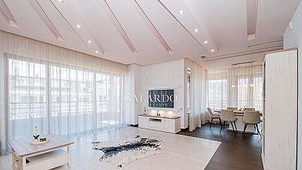 Spacious 3-bedroom apartment with wrap-around terraces