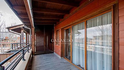 Spacious 3-bedroom apartment with wrap-around terraces