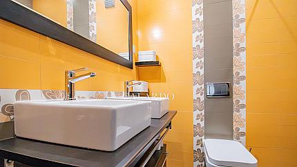 Spacious 3-bedroom apartment with wrap-around terraces