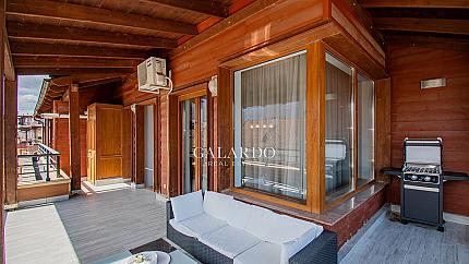 Spacious 3-bedroom apartment with wrap-around terraces