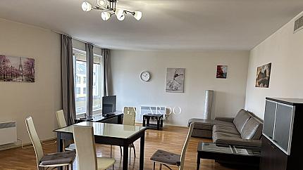 Просторен тристаен апартамент под наем в кв. "Кръстова вада"