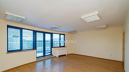 Independent office next to Chavdar bridge, Center