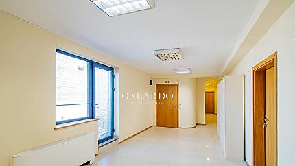 Independent office next to Chavdar bridge, Center