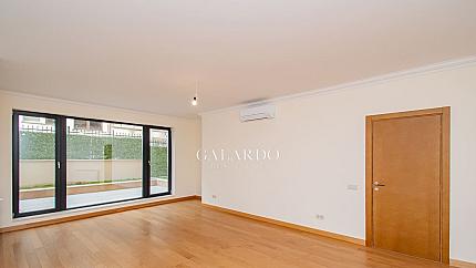 Четиристаен със собствен двор в сърцето на кв. Лозенец