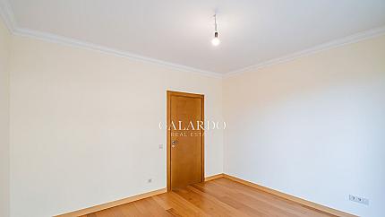 Четиристаен със собствен двор в сърцето на кв. Лозенец