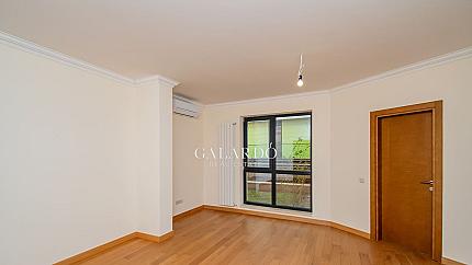 Четиристаен със собствен двор в сърцето на кв. Лозенец