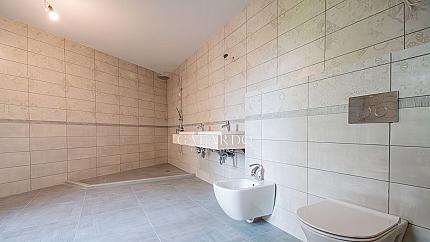 Четиристаен със собствен двор в сърцето на кв. Лозенец