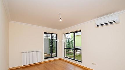 Четиристаен със собствен двор в сърцето на кв. Лозенец