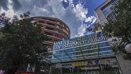 Луксозен тристаен апартамент в емблематична сграда в Докторска градина