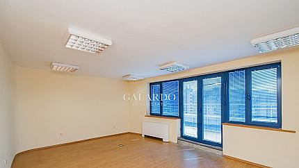 Independent office next to Chavdar bridge, Center