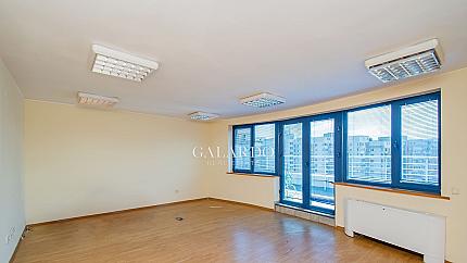 Independent office next to Chavdar bridge, Center