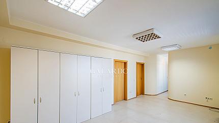 Independent office next to Chavdar bridge, Center