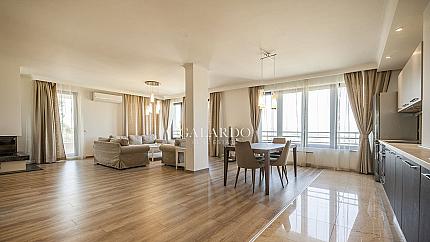 Отлично обзаведен апартамент с три спални до Киноцентъра, кв. Бояна