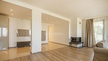 Отлично обзаведен апартамент с три спални до Киноцентъра, кв. Бояна