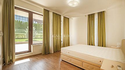 Отлично обзаведен апартамент с три спални до Киноцентъра, кв. Бояна