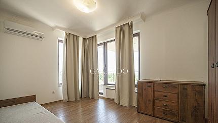 Отлично обзаведен апартамент с три спални до Киноцентъра, кв. Бояна