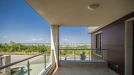 Отлично обзаведен апартамент с три спални до Киноцентъра, кв. Бояна