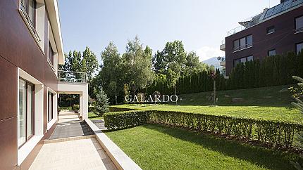 Отлично обзаведен апартамент с три спални до Киноцентъра, кв. Бояна