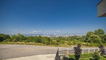 Отлично обзаведен апартамент с три спални до Киноцентъра, кв. Бояна