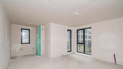 Beautiful south-facing 1-bedroom apartment in a Gated complex with Act 16