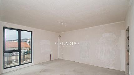 Beautiful south-facing 1-bedroom apartment in a Gated complex with Act 16