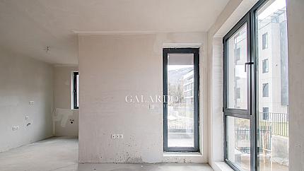 Beautiful south-facing 1-bedroom apartment in a Gated complex with Act 16