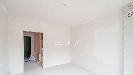 Beautiful south-facing 1-bedroom apartment in a Gated complex with Act 16