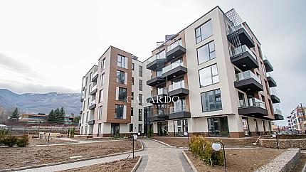 Beautiful south-facing 1-bedroom apartment in a Gated complex with Act 16