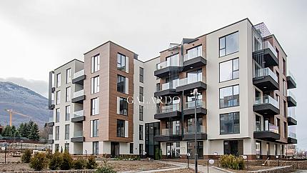 Beautiful south-facing 1-bedroom apartment in a Gated complex with Act 16