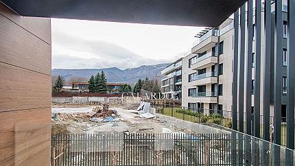 Beautiful south-facing 1-bedroom apartment in a Gated complex with Act 16